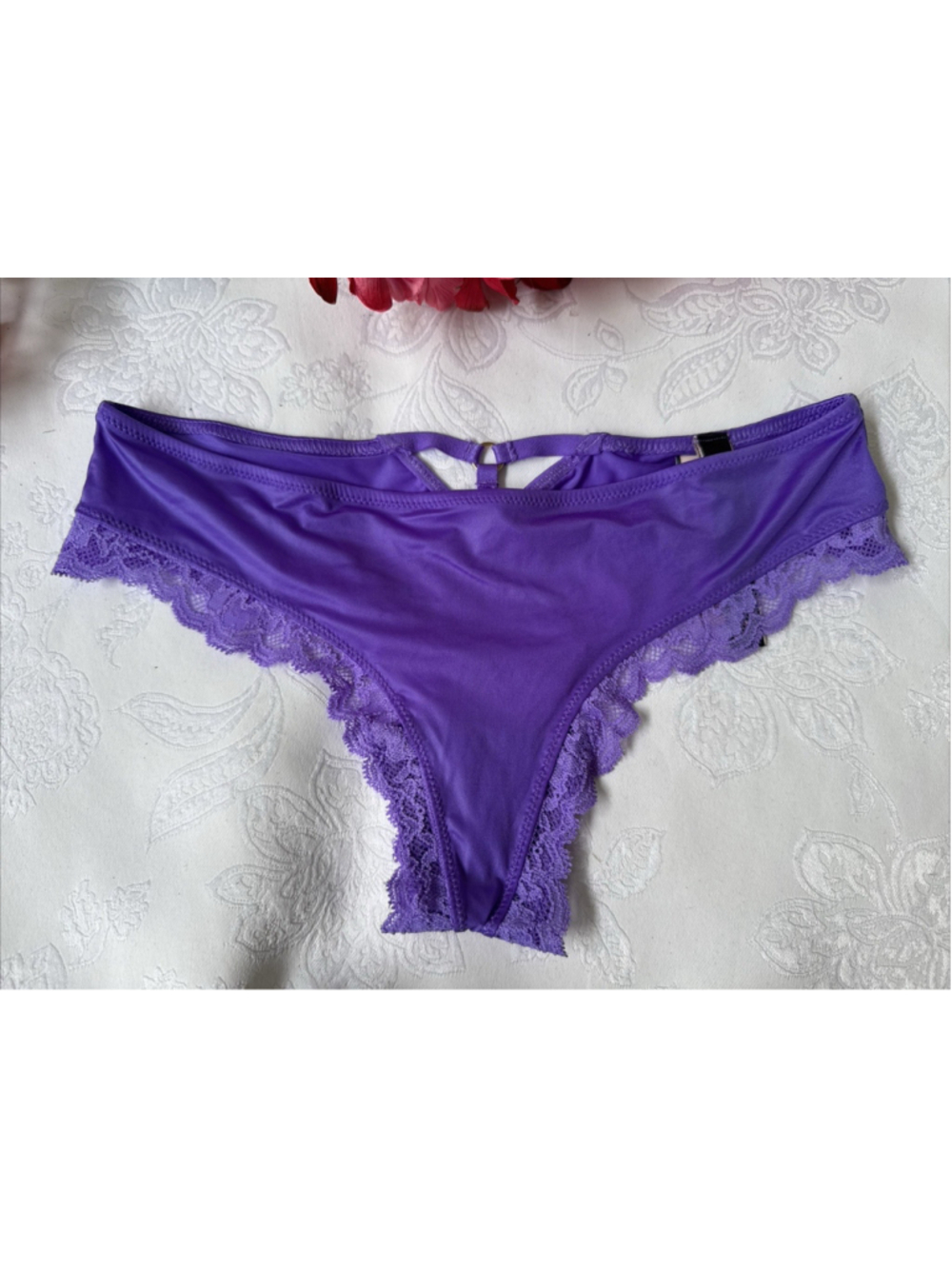 VICTORIA'S SECRET XS SILKY PURPLE CUT OUT O RING CHARM BACK THONG PANTIES NWT